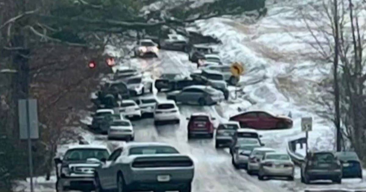 Southern states struggle to clear snowy roads