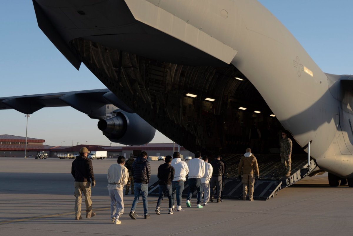 First illegal immigrant deportation flights take off on military aircraft