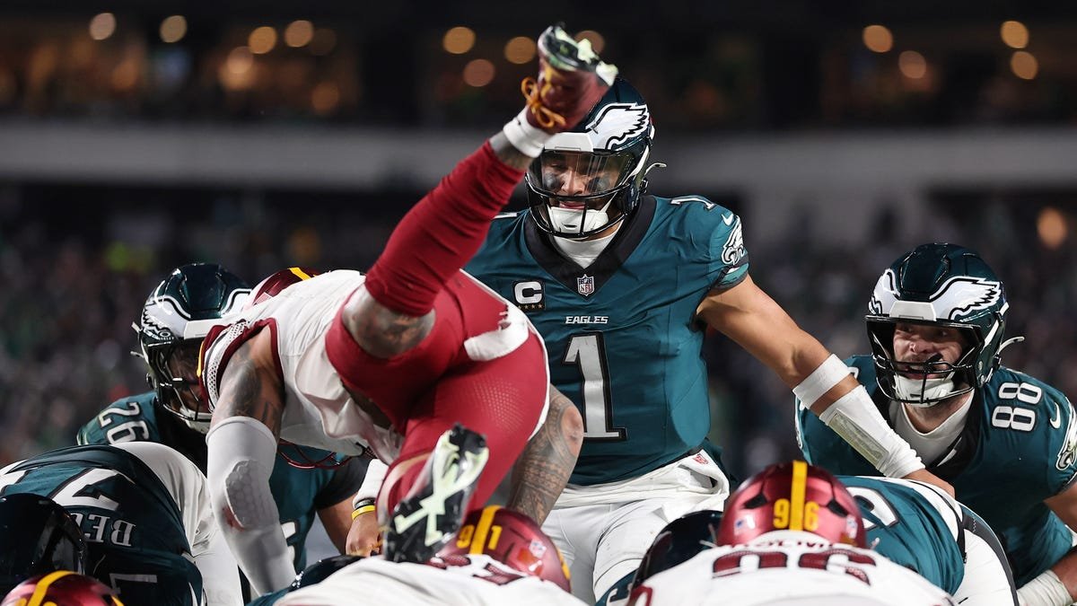 Eagles' tush push met with Commanders' odd 'mental warfare' defense