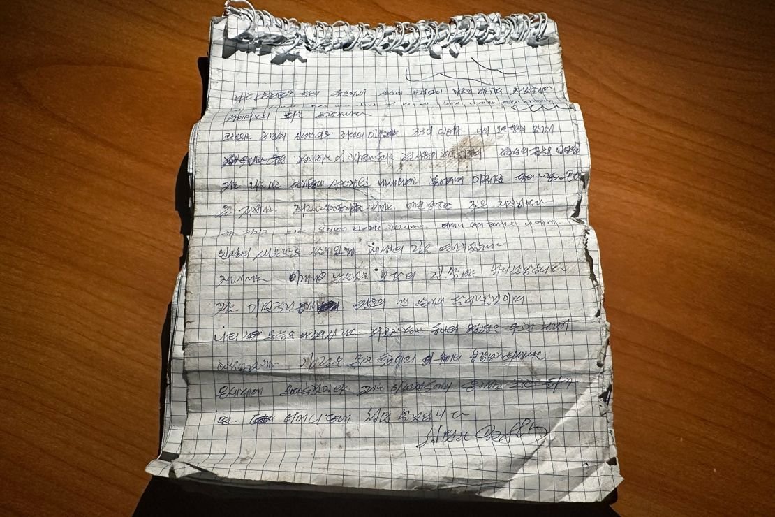 One of the North Korean soldiers was written on a note that died while fighting the Ukrainian forces.