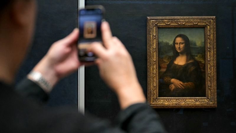 ‘Mona Lisa’ will get its own room under a 10-year renovation of the Louvre in Paris