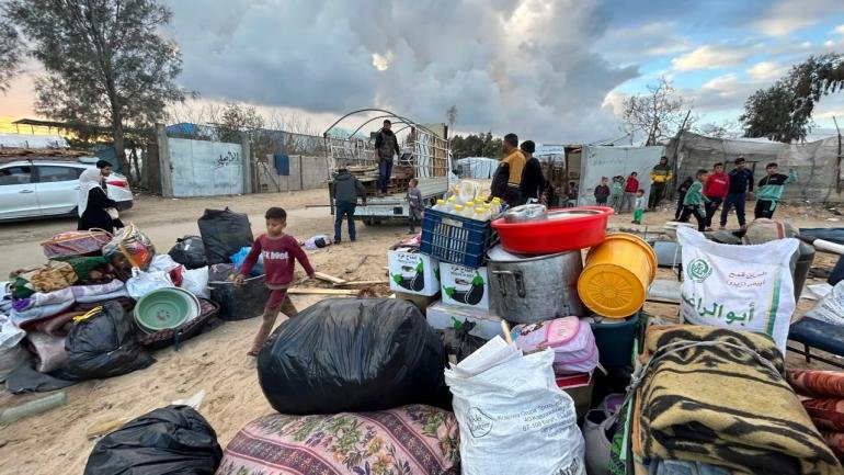 The Palestinian family is packing their goods in Khan Younus