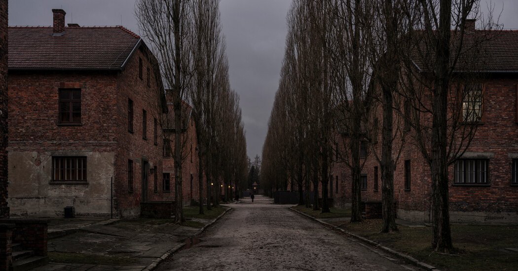 At Auschwitz, a Solemn Ceremony at a Time of Rising Nationalism