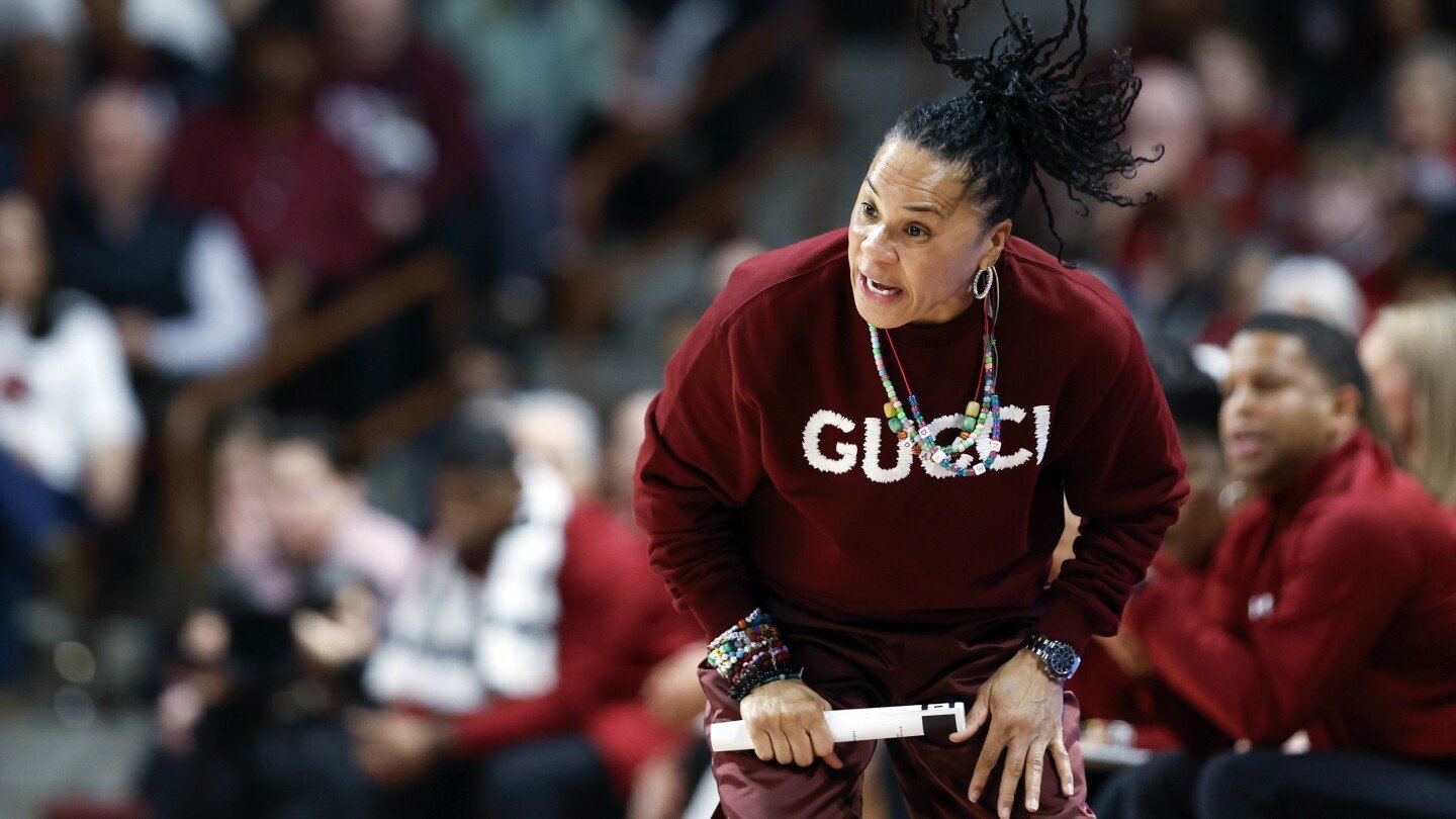 Coaches Staley, Mulkey show off their fashion style in LSU-South Carolina showdown