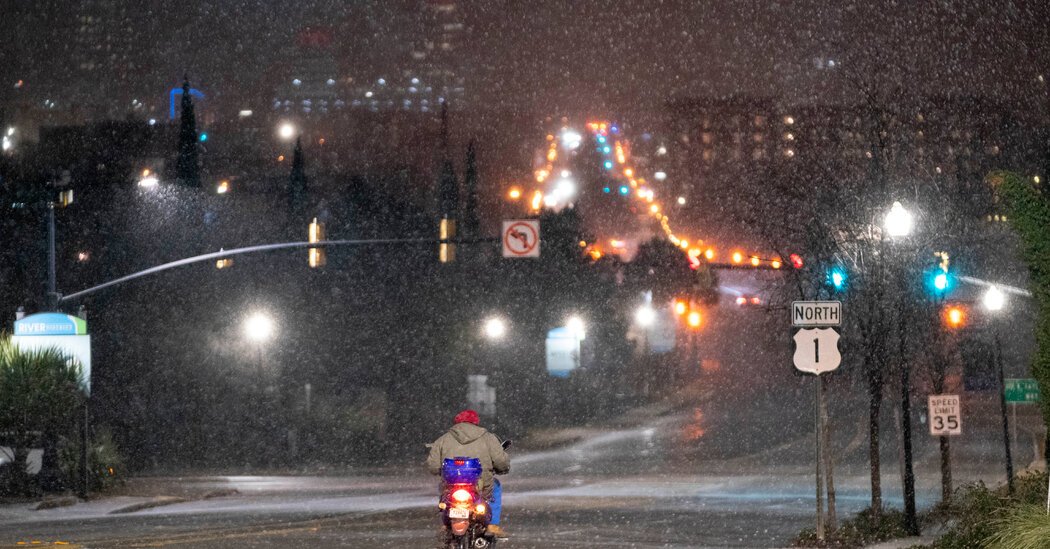 Deadly Winter Storm Barrels Into the Carolinas and Brings Icy Roads