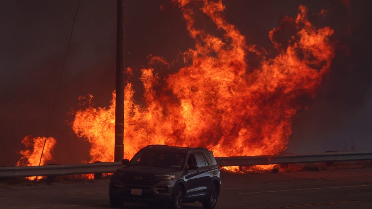 Hughes Fire rapidly spreads in Los Angeles' Castaic area: See photos