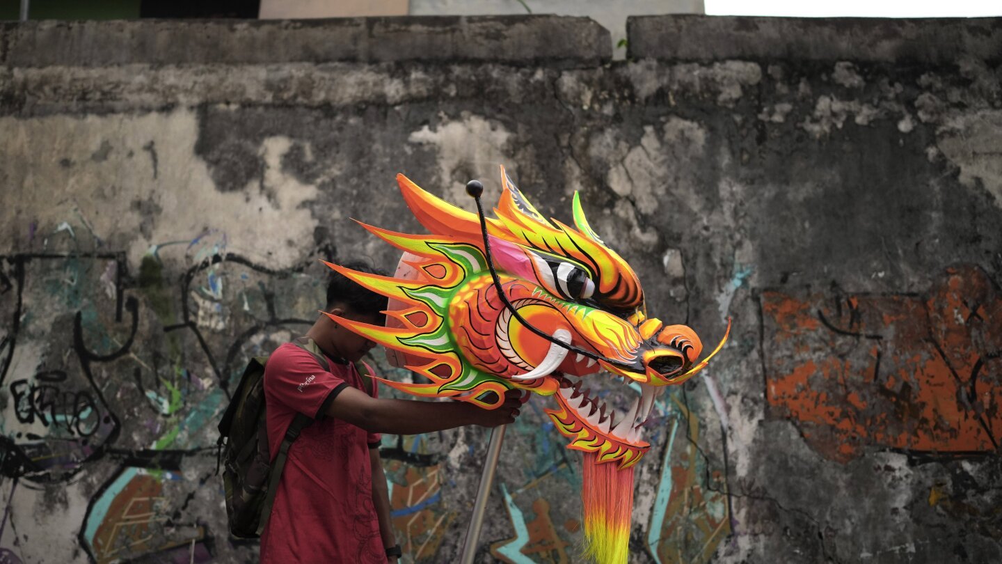 Indonesia welcomes the Year of the Snake with dragon puppets and drum displays