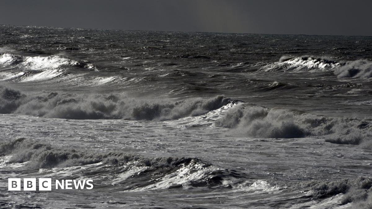 Lacanau: UK sailor missing after yacht found 'eviscerated'