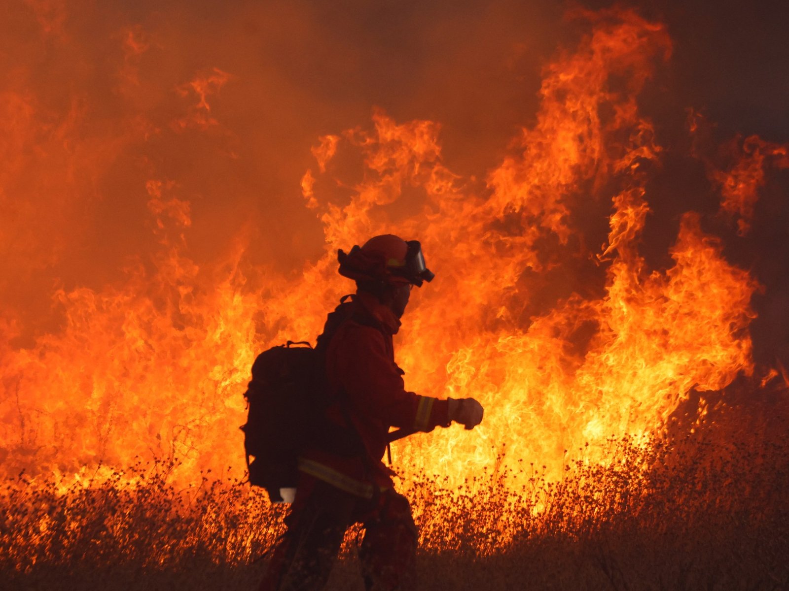 New rapidly growing wildfire breaks out north of Los Angeles | Weather News