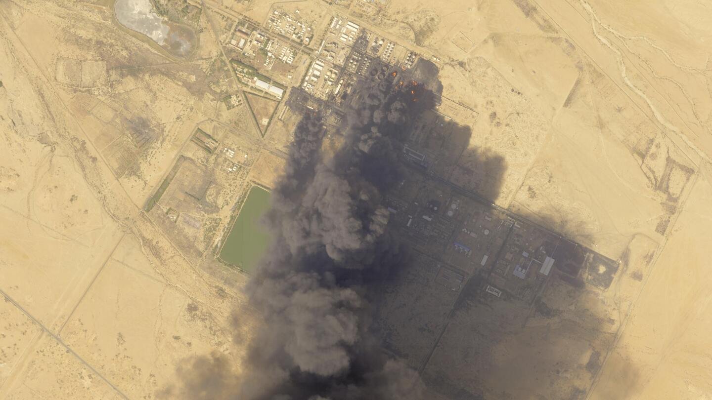 Sudan war fighting sets Khartoum oil refinery ablaze