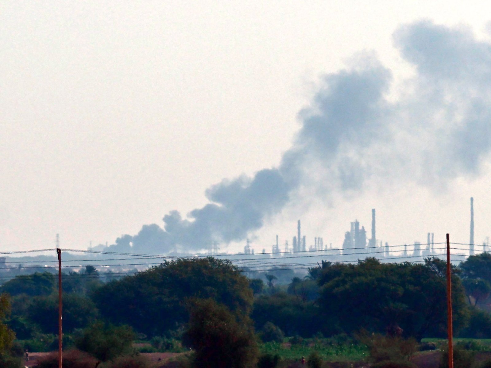 Sudan’s army battles RSF for control of oil refinery near Khartoum | Sudan war News