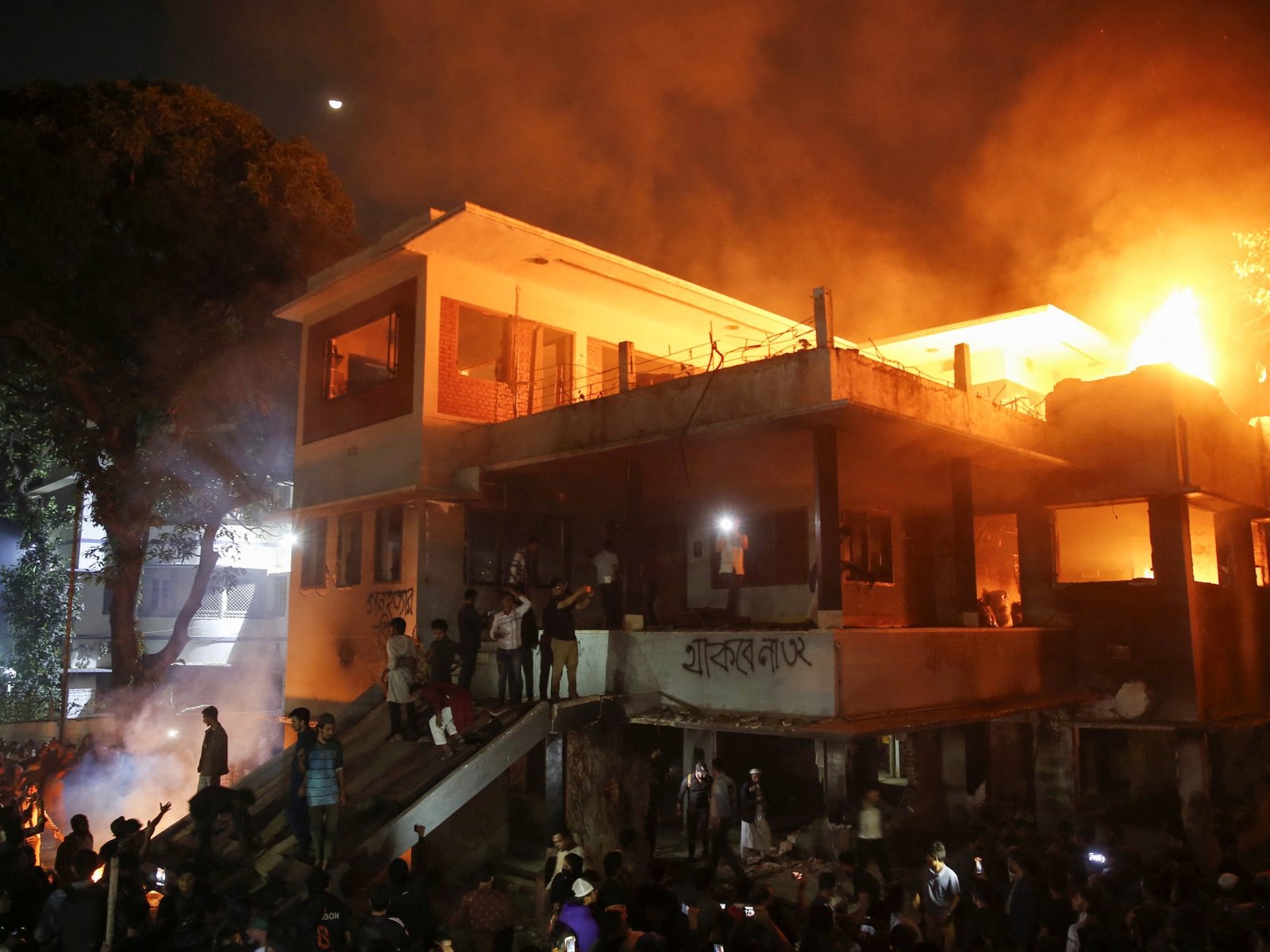 Bangladesh protesters torch family home of ousted PM Sheikh Hasina | Politics News