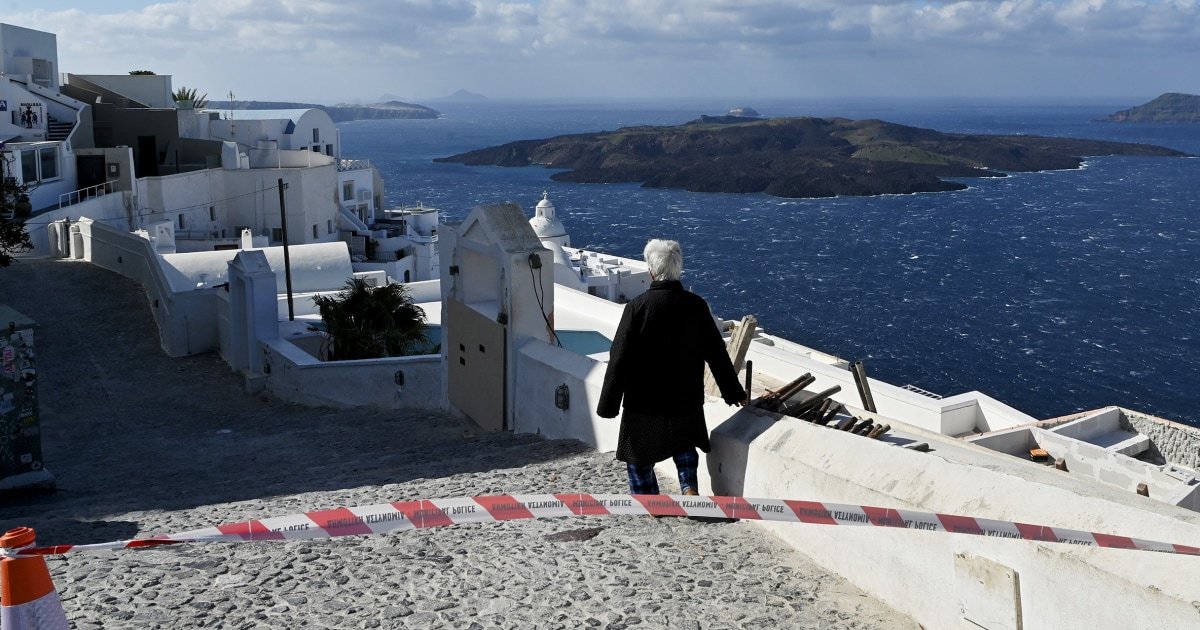 Evacuation of Greece’s Santorini island continues as tremors persist