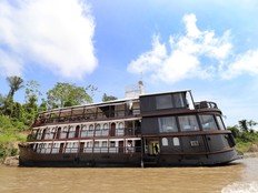 Amatata River Boat is a wooden pot that sleeps 28 in 14 cabins.