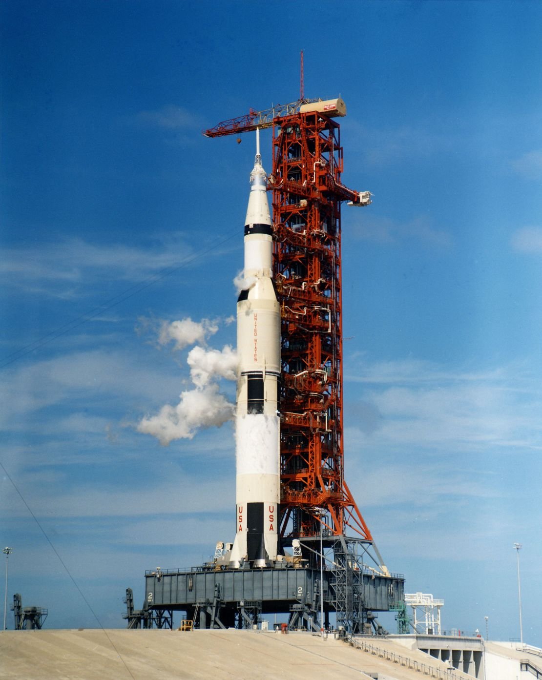 On November 3, 1969, on November 3, 1969, during the Test of the Apollo 12 Saturn V rocket launch pad, the cloud of liquid oxygen makes a cloud of liquid oxygen.