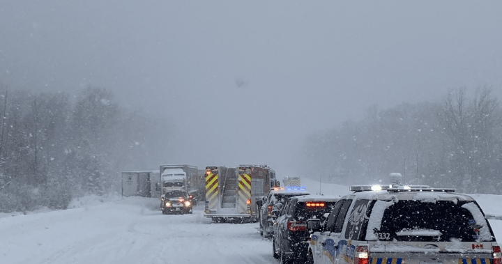 Ontario highway shut down after multi-vehicle crash in snowy conditions