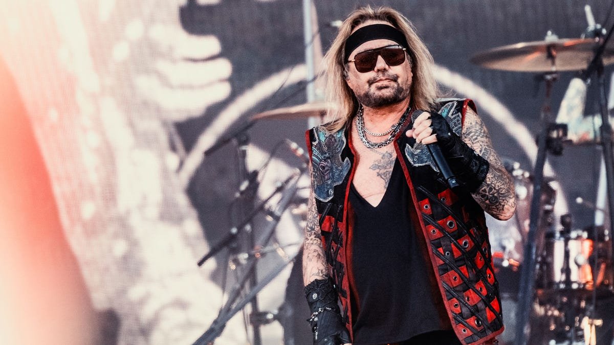 Plane owned by Mötley Crüe's Vince Neil involved in fatal plane crash