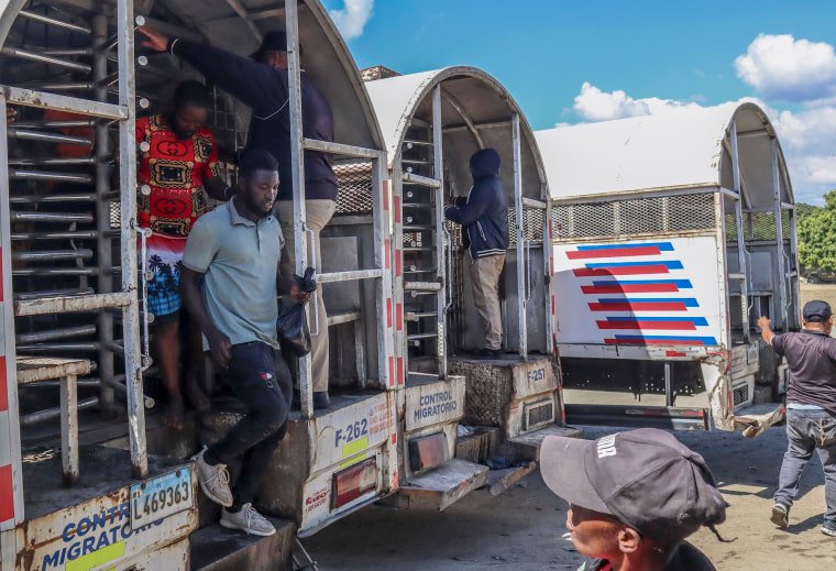 The Haiti ousted from the Dominican Republic on January 30, 2025, on the border with Haiti in the border with the truck in Kerazal. 