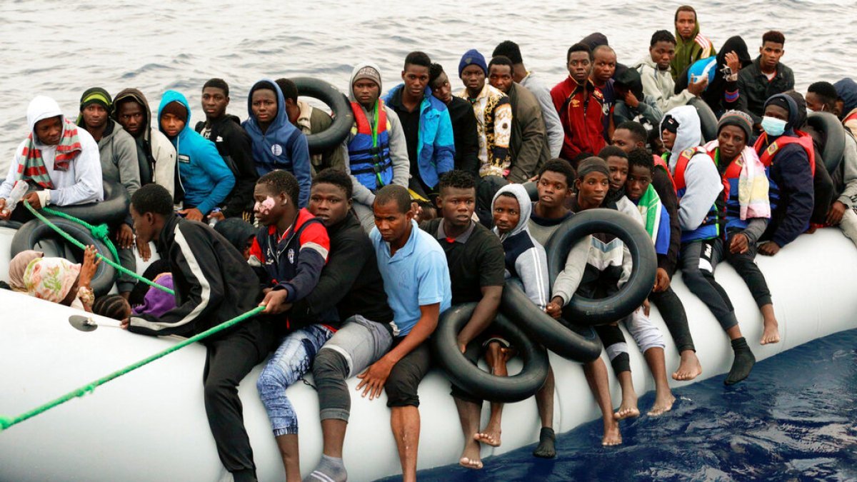 Bodies of migrants in Libya mass graves had gunshot wounds, UN says | Refugees News