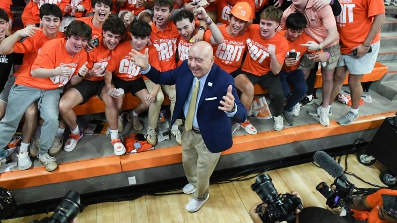 Famed ESPN analyst Dick Vitale honored in emotional return to broadcasting after two years: ‘This is my Super Bowl’