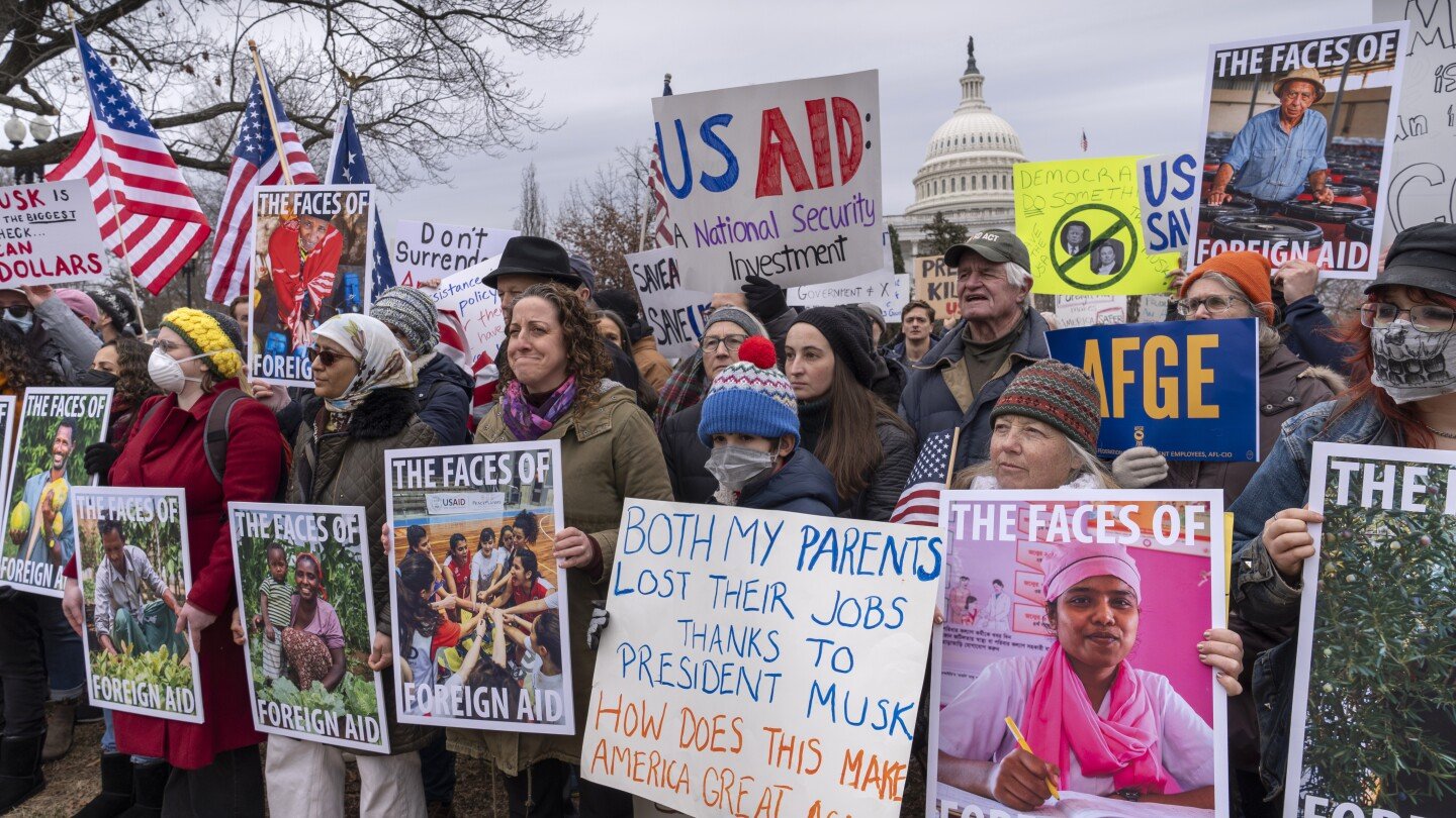 Forced leaves start for thousands at USAID under a Trump plan to gut the foreign aid agency