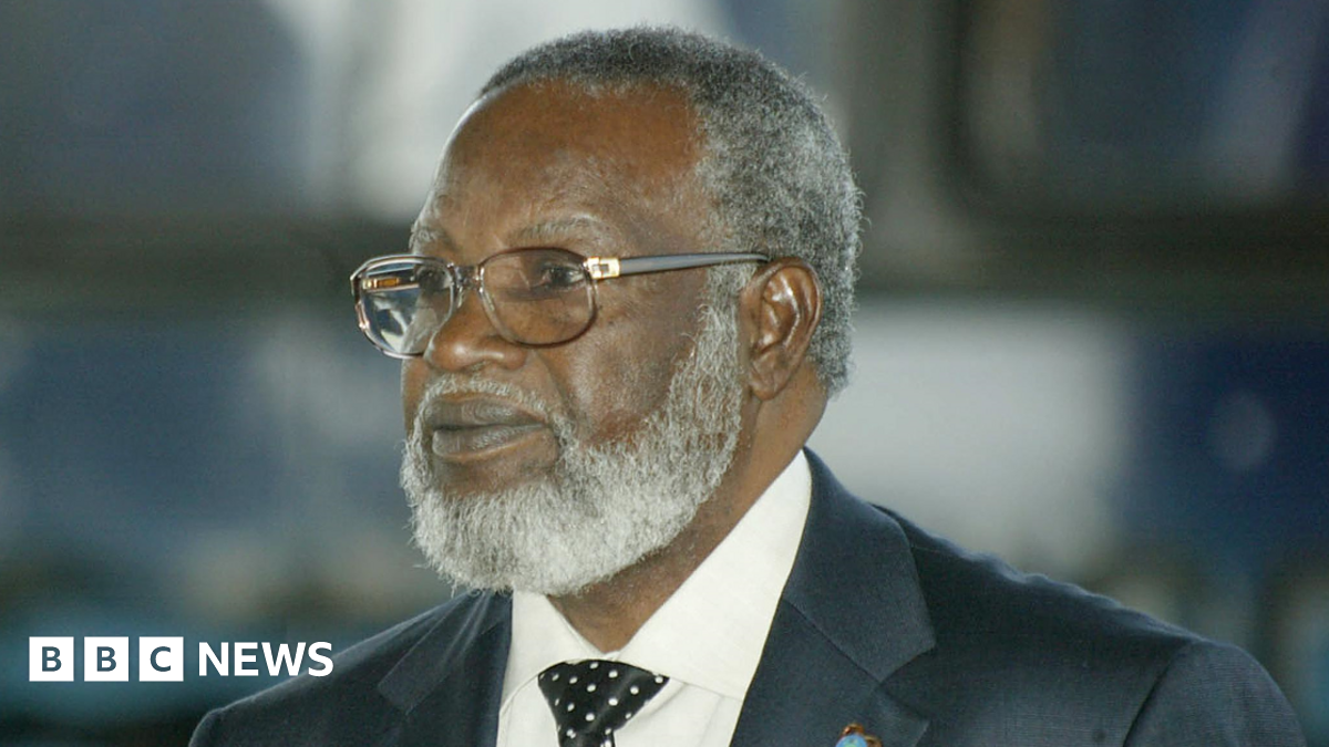 Sam Nujoma: First president of Namibia dies aged 95