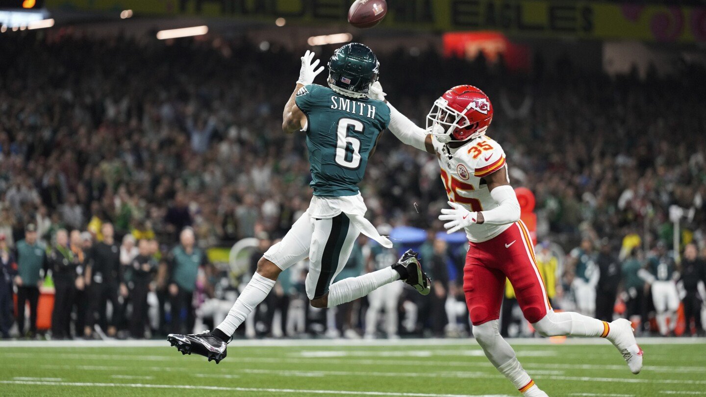 Spagnuolo's Super Bowl wizardry wilts as the Chiefs' defense gets sliced up by the Eagles