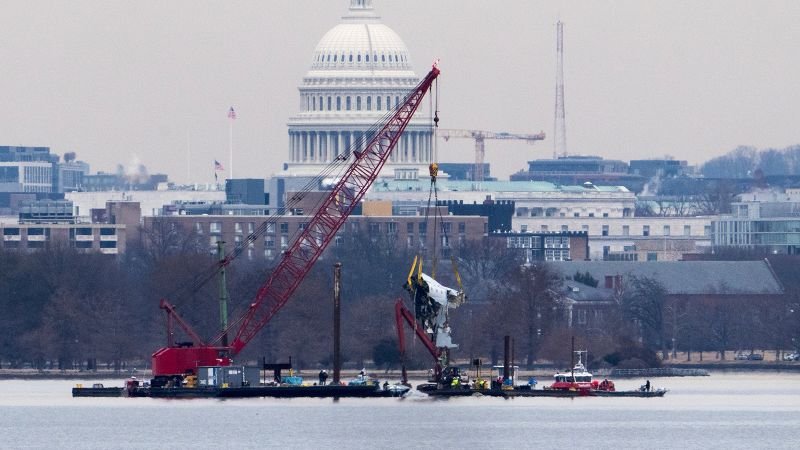 Washington DC plane crash: Investigators scan Potomac River on midair collision