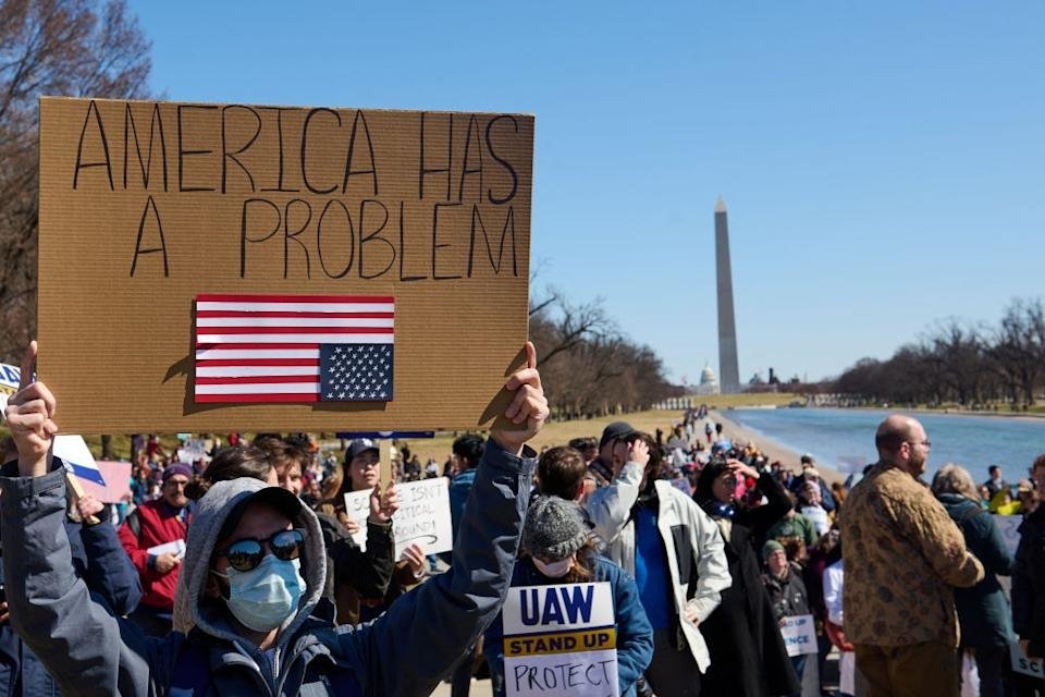 Washington monument protesters read a symbol & quot; America has a problem & quot; With a small American flag