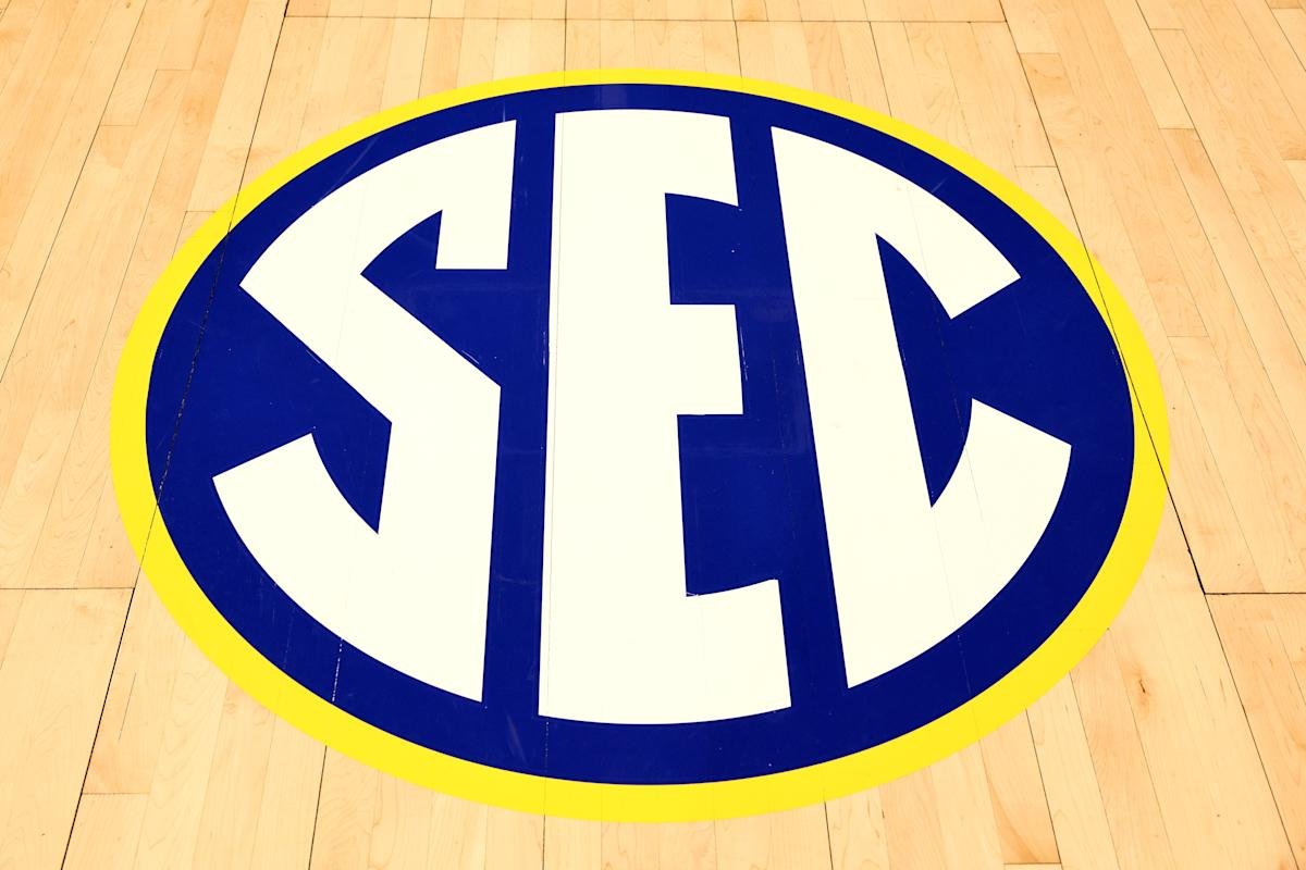 Yahoo Sports AM: The SEC is chasing history