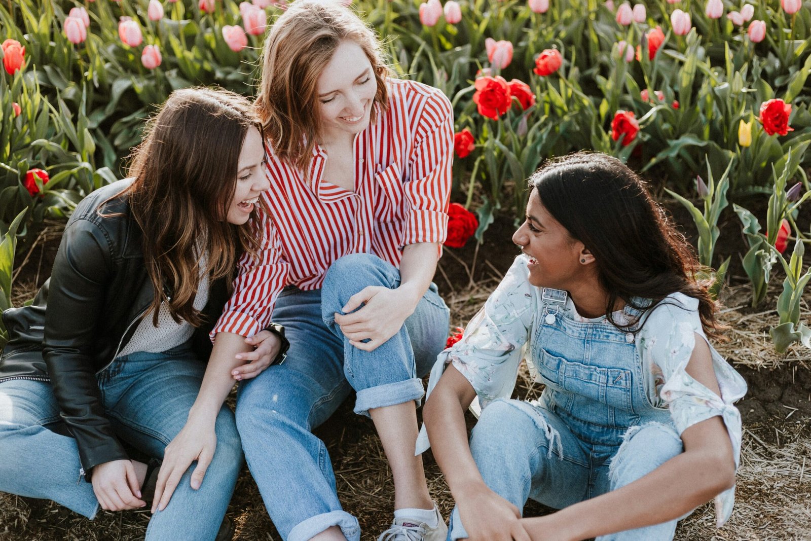 For teens' mental health, strong friendships matter more than social media use, study finds