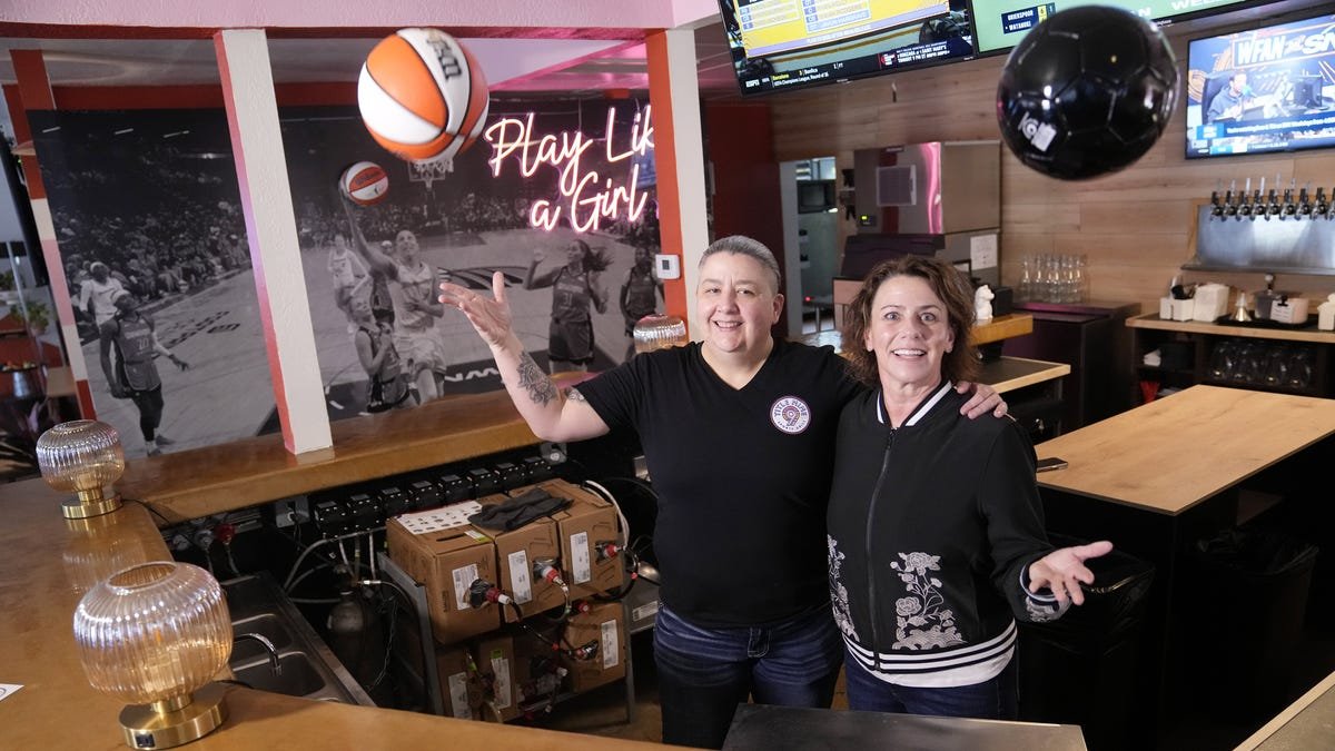 Phoenix sports bar Title 9 Grill puts women front and center