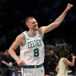 Latvian center Kristaps Porzingis celebrates an NBA victory by the Boston Celtics at Brooklyn (ELSA)