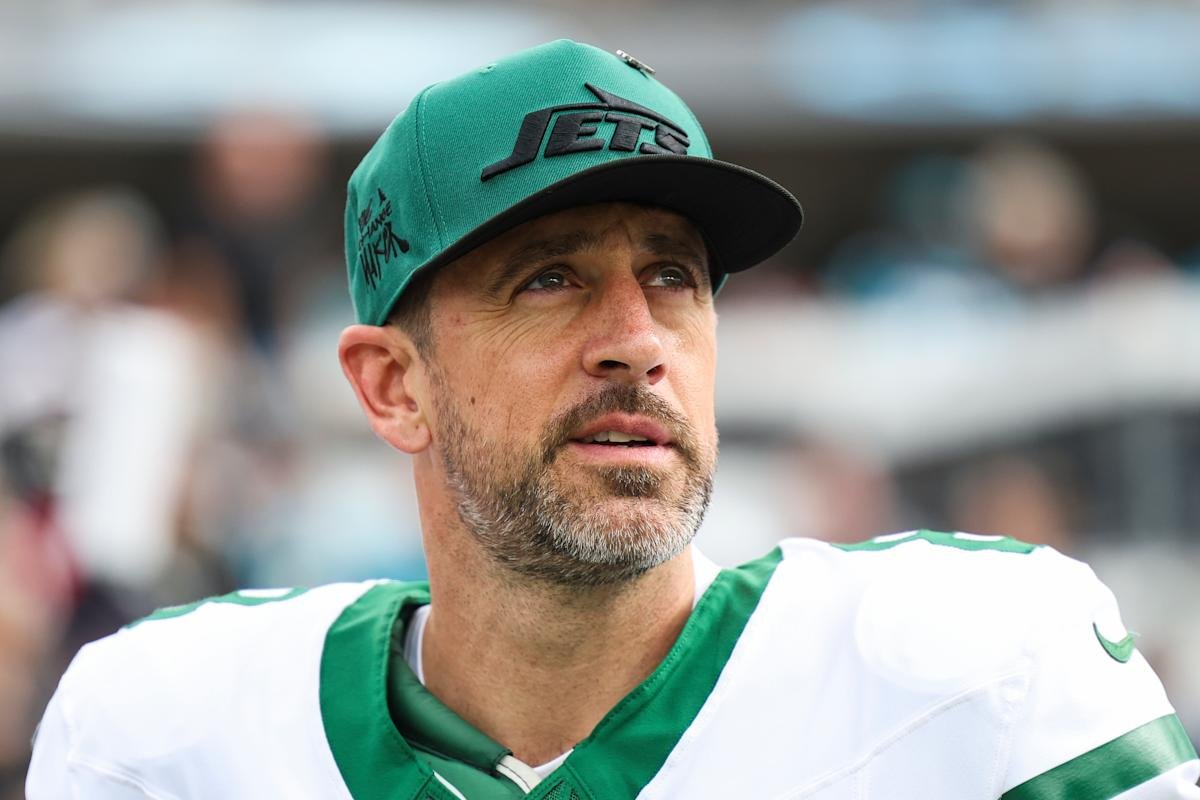 2025 NFL free agency updates: QB carousel waits on Aaron Rodgers while Stefon Diggs posts workout video