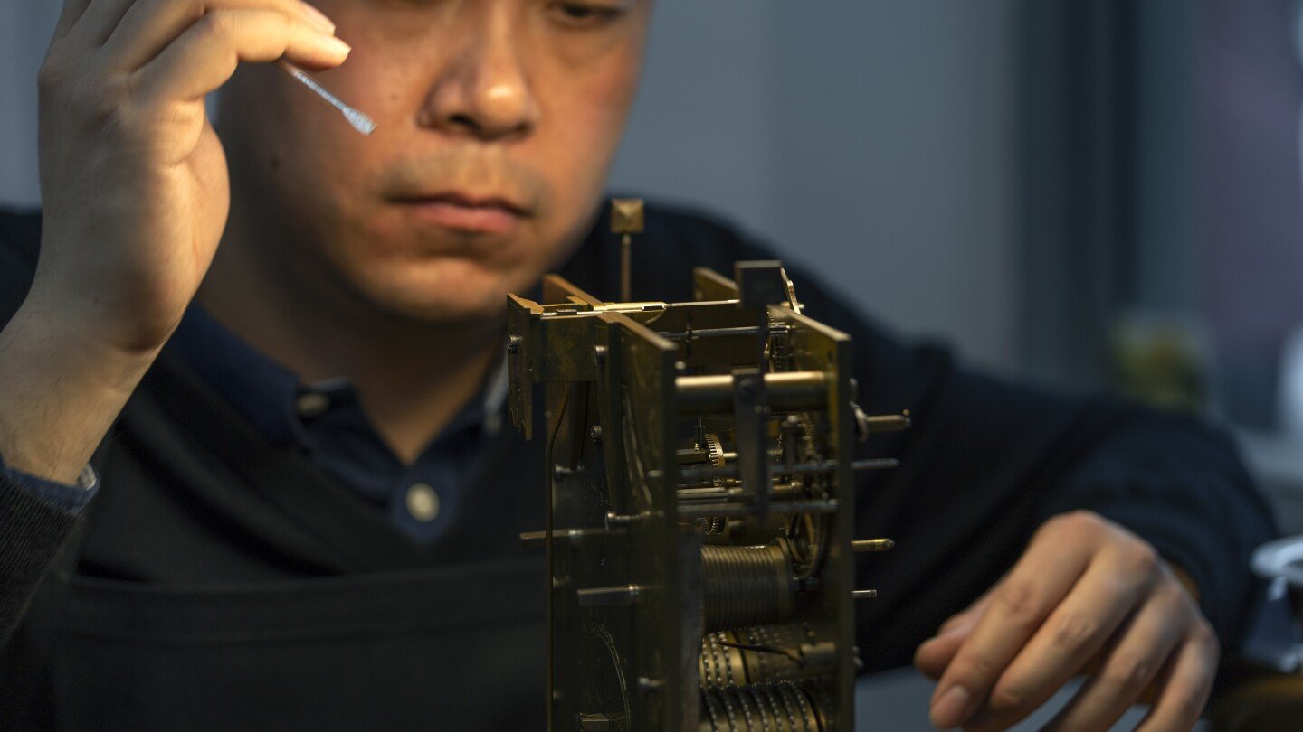 A mix of science and tradition helps restore relics in China's Forbidden City