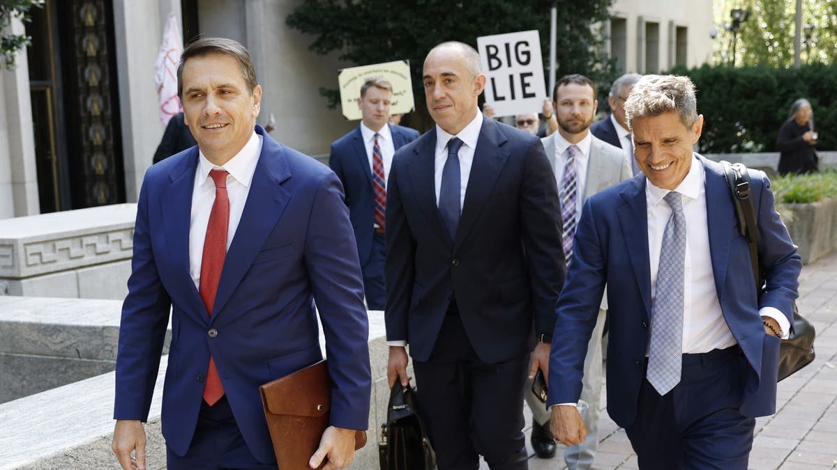 The then Farmer's President, Donald Trump, left for the then personal lawyer, Todd Blaunch, Emal Boo and John Loro in 2024 from the Federal Court in Washington, DC. (Photo Anna Money Maker/Getty Images)