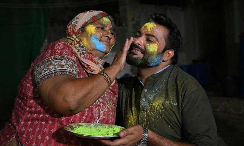 Holi and Ramazan come together in desert city of Mithi - Pakistan