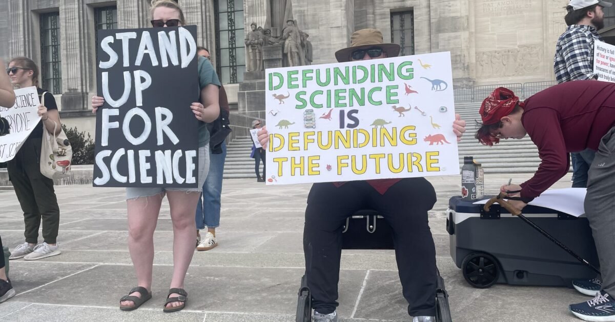 Louisiana researchers leave labs to rally for science at State Capitol