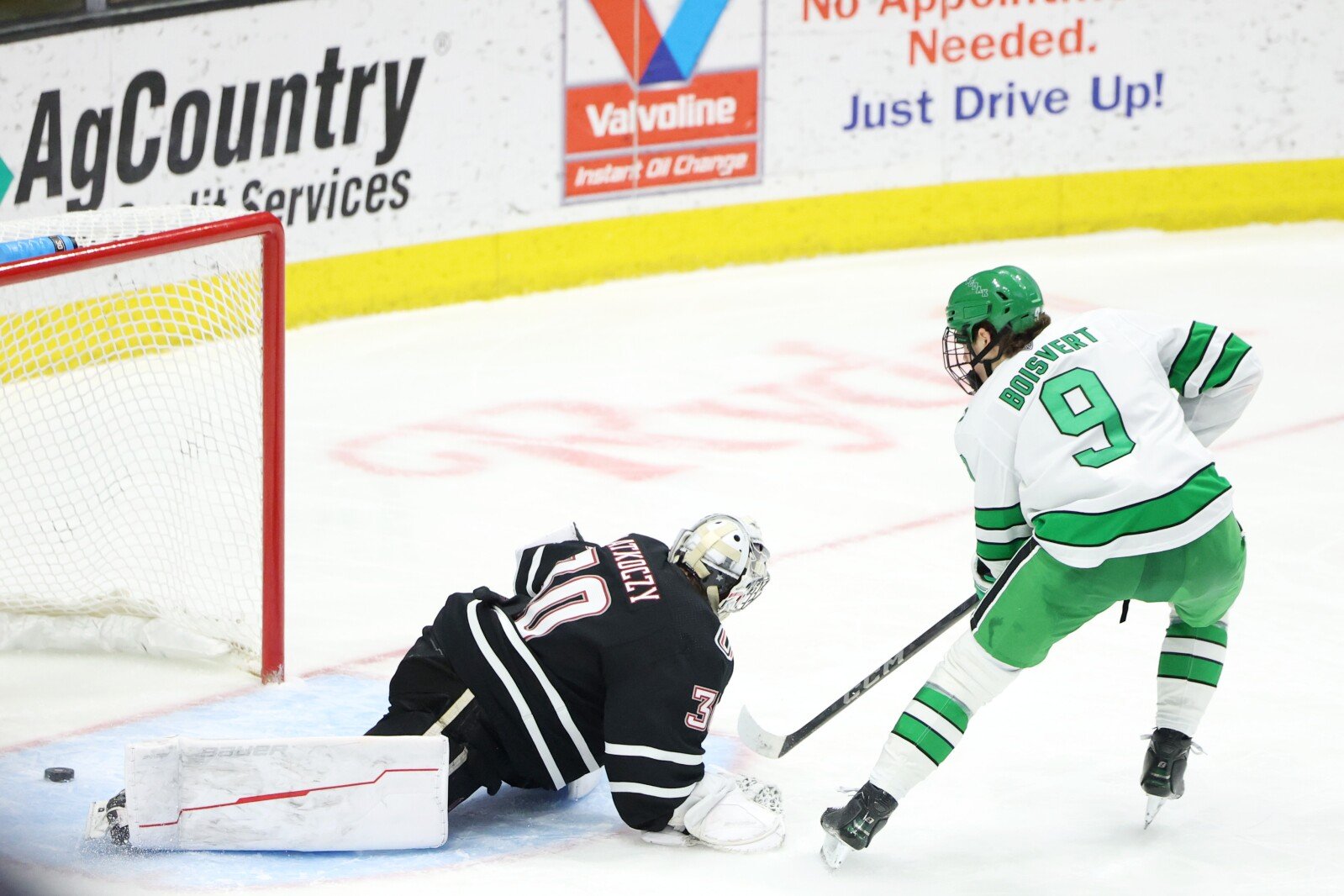 Midco Sports to carry UND-Omaha playoff hockey series - Grand Forks Herald