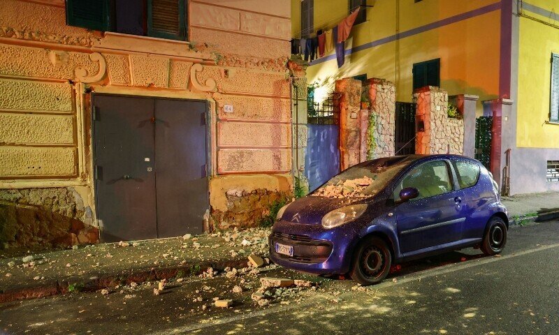 Quake damages buildings, sparks panic in Italy’s Naples - World